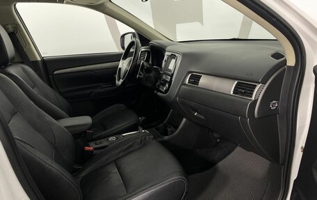 Mitsubishi Outlander III рестайлинг 3, 2014 год, 1 650 000 рублей, 14 фотография