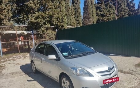 Toyota Yaris III рестайлинг, 2006 год, 750 000 рублей, 3 фотография