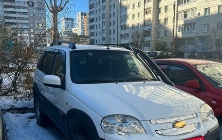 Chevrolet Niva I рестайлинг, 2016 год, 880 000 рублей, 2 фотография