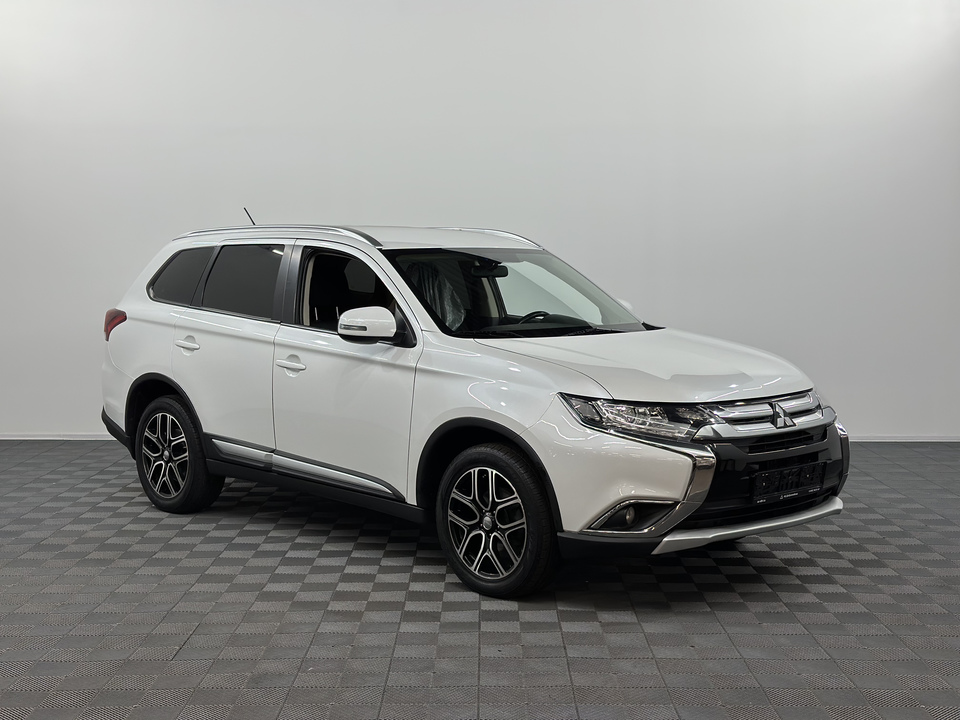 Mitsubishi Outlander III рестайлинг 2, 2015 год, 1 749 000 рублей, 2 фотография