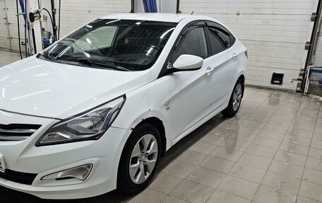 Hyundai Solaris II рестайлинг, 2015 год, 1 200 000 рублей, 2 фотография