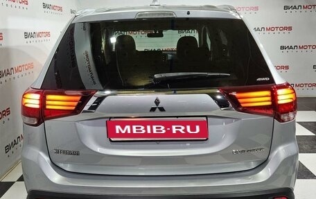 Mitsubishi Outlander III рестайлинг 3, 2018 год, 2 599 000 рублей, 4 фотография