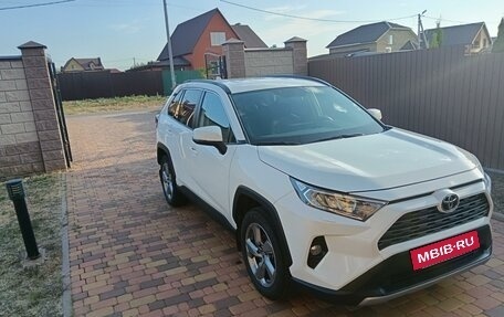 Toyota RAV4, 2021 год, 4 350 000 рублей, 3 фотография