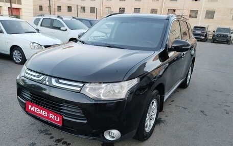 Mitsubishi Outlander III рестайлинг 3, 2013 год, 1 550 000 рублей, 1 фотография