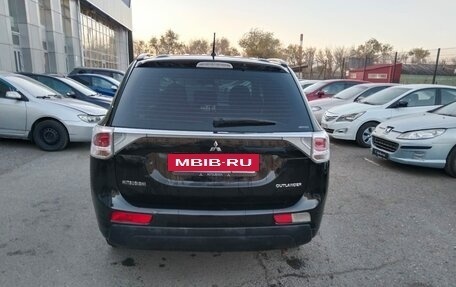 Mitsubishi Outlander III рестайлинг 3, 2013 год, 1 550 000 рублей, 4 фотография