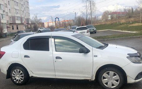 Renault Logan II, 2017 год, 430 000 рублей, 2 фотография