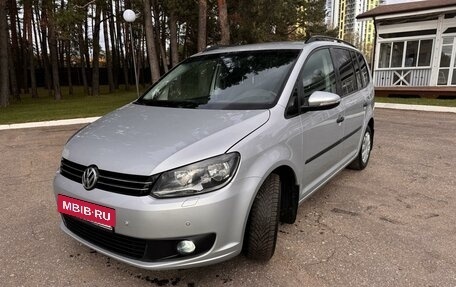 Volkswagen Touran III, 2012 год, 1 050 000 рублей, 2 фотография