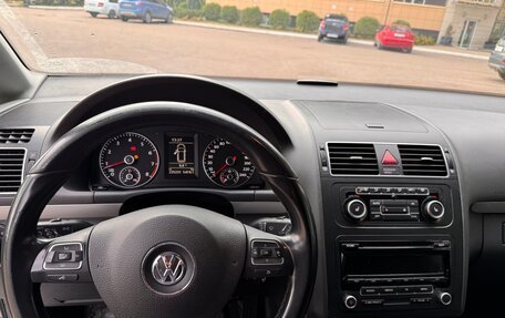 Volkswagen Touran III, 2012 год, 1 050 000 рублей, 21 фотография