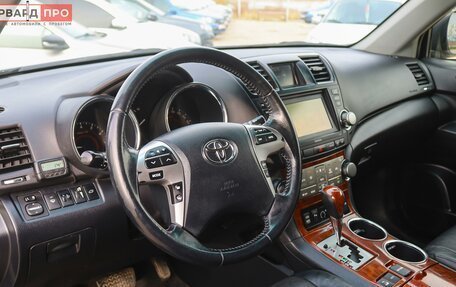 Toyota Highlander III, 2012 год, 2 400 000 рублей, 6 фотография