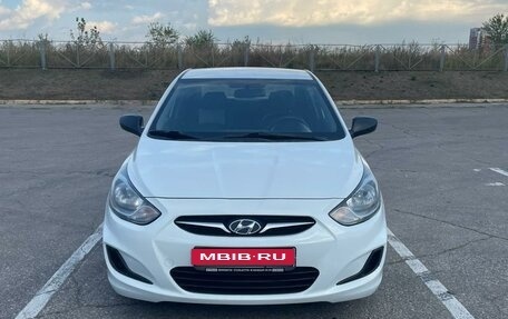 Hyundai Solaris II рестайлинг, 2012 год, 750 000 рублей, 1 фотография