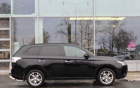 Mitsubishi Outlander III рестайлинг 3, 2013 год, 1 690 000 рублей, 2 фотография