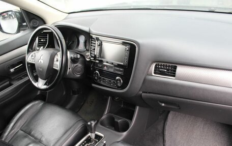 Mitsubishi Outlander III рестайлинг 3, 2013 год, 1 690 000 рублей, 12 фотография