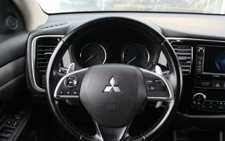 Mitsubishi Outlander III рестайлинг 3, 2013 год, 1 690 000 рублей, 10 фотография