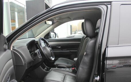 Mitsubishi Outlander III рестайлинг 3, 2013 год, 1 690 000 рублей, 16 фотография