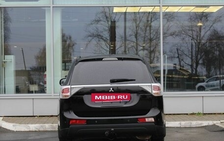 Mitsubishi Outlander III рестайлинг 3, 2013 год, 1 690 000 рублей, 4 фотография