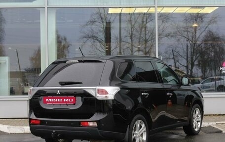 Mitsubishi Outlander III рестайлинг 3, 2013 год, 1 690 000 рублей, 3 фотография