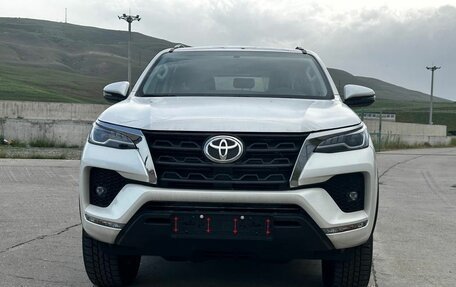 Toyota Fortuner II, 2021 год, 5 940 000 рублей, 2 фотография