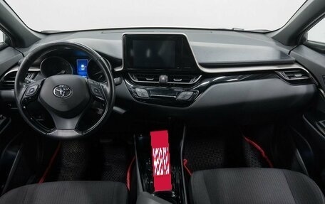 Toyota C-HR I рестайлинг, 2018 год, 2 075 000 рублей, 13 фотография