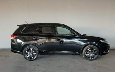 Mitsubishi Outlander III рестайлинг 3, 2015 год, 1 685 000 рублей, 4 фотография