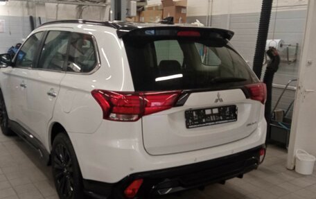 Mitsubishi Outlander III рестайлинг 3, 2022 год, 4 069 000 рублей, 2 фотография