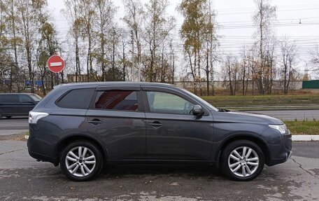 Mitsubishi Outlander III рестайлинг 3, 2014 год, 1 532 700 рублей, 4 фотография