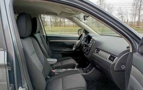 Mitsubishi Outlander III рестайлинг 3, 2014 год, 1 532 700 рублей, 11 фотография