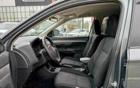 Mitsubishi Outlander III рестайлинг 3, 2014 год, 1 532 700 рублей, 16 фотография