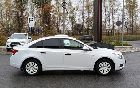 Chevrolet Cruze II, 2011 год, 674 000 рублей, 4 фотография