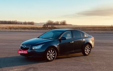 Chevrolet Cruze II, 2010 год, 597 000 рублей, 3 фотография