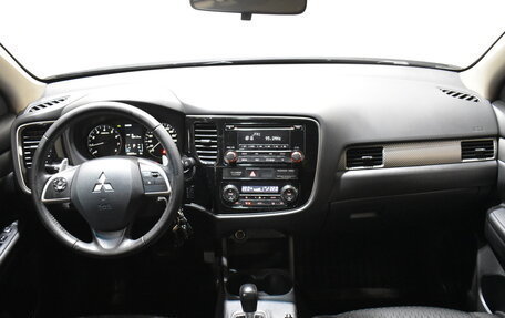 Mitsubishi Outlander III рестайлинг 3, 2013 год, 1 228 000 рублей, 6 фотография