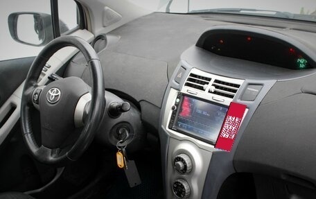 Toyota Yaris III рестайлинг, 2008 год, 550 000 рублей, 12 фотография