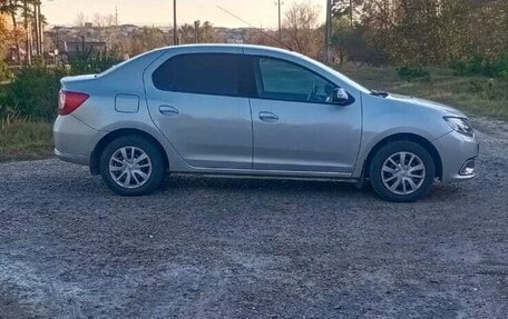 Renault Logan II, 2017 год, 820 000 рублей, 2 фотография