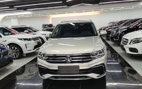 Volkswagen Tiguan II, 2021 год, 3 125 000 рублей, 2 фотография