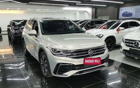 Volkswagen Tiguan II, 2021 год, 3 125 000 рублей, 1 фотография