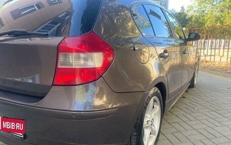 BMW 1 серия, 2005 год, 800 000 рублей, 2 фотография