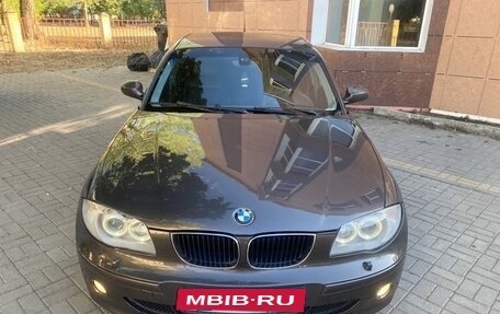 BMW 1 серия, 2005 год, 800 000 рублей, 1 фотография