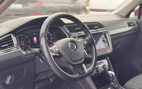 Volkswagen Tiguan II, 2018 год, 2 800 000 рублей, 2 фотография