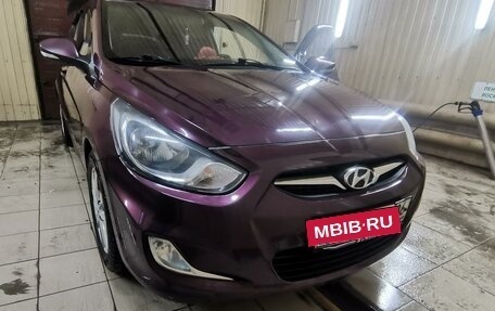 Hyundai Solaris II рестайлинг, 2012 год, 950 000 рублей, 3 фотография