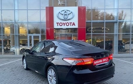 Toyota Camry, 2020 год, 3 950 000 рублей, 7 фотография