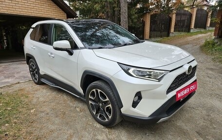 Toyota RAV4, 2020 год, 3 800 000 рублей, 2 фотография