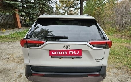 Toyota RAV4, 2020 год, 3 800 000 рублей, 8 фотография