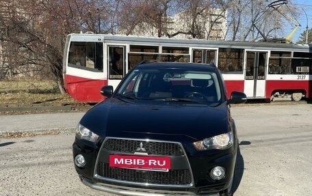 Mitsubishi Outlander III рестайлинг 3, 2011 год, 1 500 000 рублей, 8 фотография