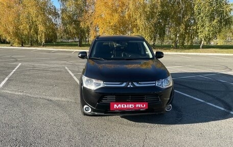 Mitsubishi Outlander III рестайлинг 3, 2012 год, 1 700 000 рублей, 2 фотография