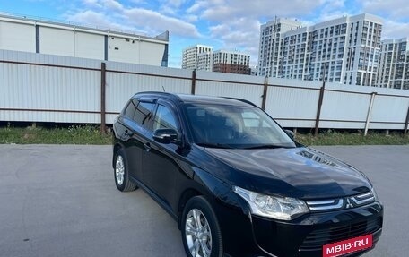 Mitsubishi Outlander III рестайлинг 3, 2012 год, 1 700 000 рублей, 4 фотография