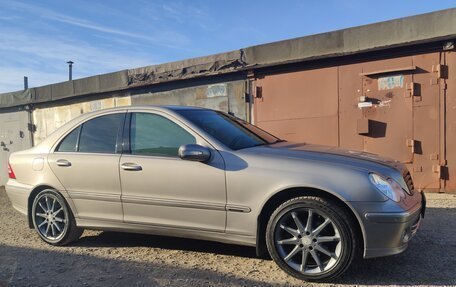 Mercedes-Benz C-Класс, 2006 год, 630 000 рублей, 4 фотография