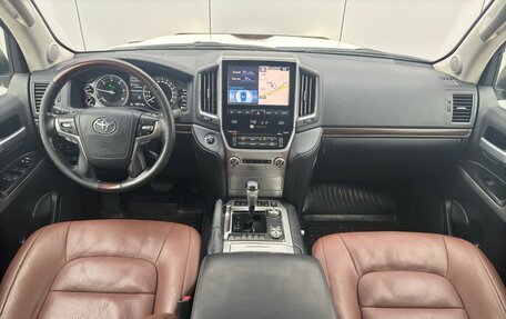 Toyota Land Cruiser 200, 2017 год, 6 600 000 рублей, 12 фотография