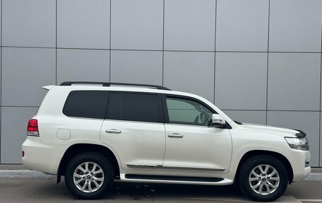 Toyota Land Cruiser 200, 2017 год, 6 600 000 рублей, 5 фотография