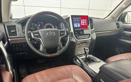 Toyota Land Cruiser 200, 2017 год, 6 600 000 рублей, 11 фотография