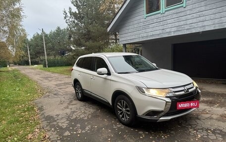 Mitsubishi Outlander III рестайлинг 3, 2017 год, 2 070 000 рублей, 2 фотография