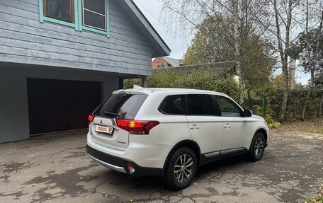 Mitsubishi Outlander III рестайлинг 3, 2017 год, 2 070 000 рублей, 7 фотография